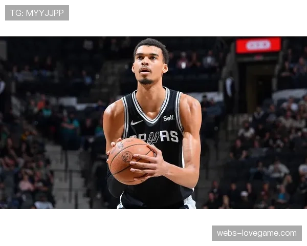 专访马刺队文班亚马:谈论其如何在护框后迅速参与球队的转换进攻 专访马刺队文班亚马:谈论其如何在护框后迅速参与球队的转换进攻