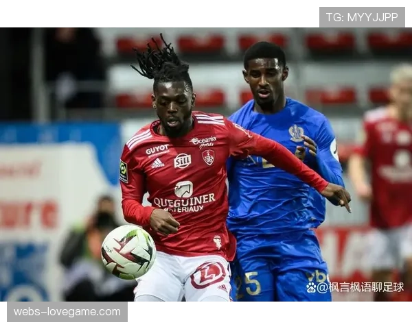 布雷斯特0-0闷平斯特拉斯堡,双方门将各献神扑 布雷斯特0-0闷平斯特拉斯堡,双方门将各献神扑